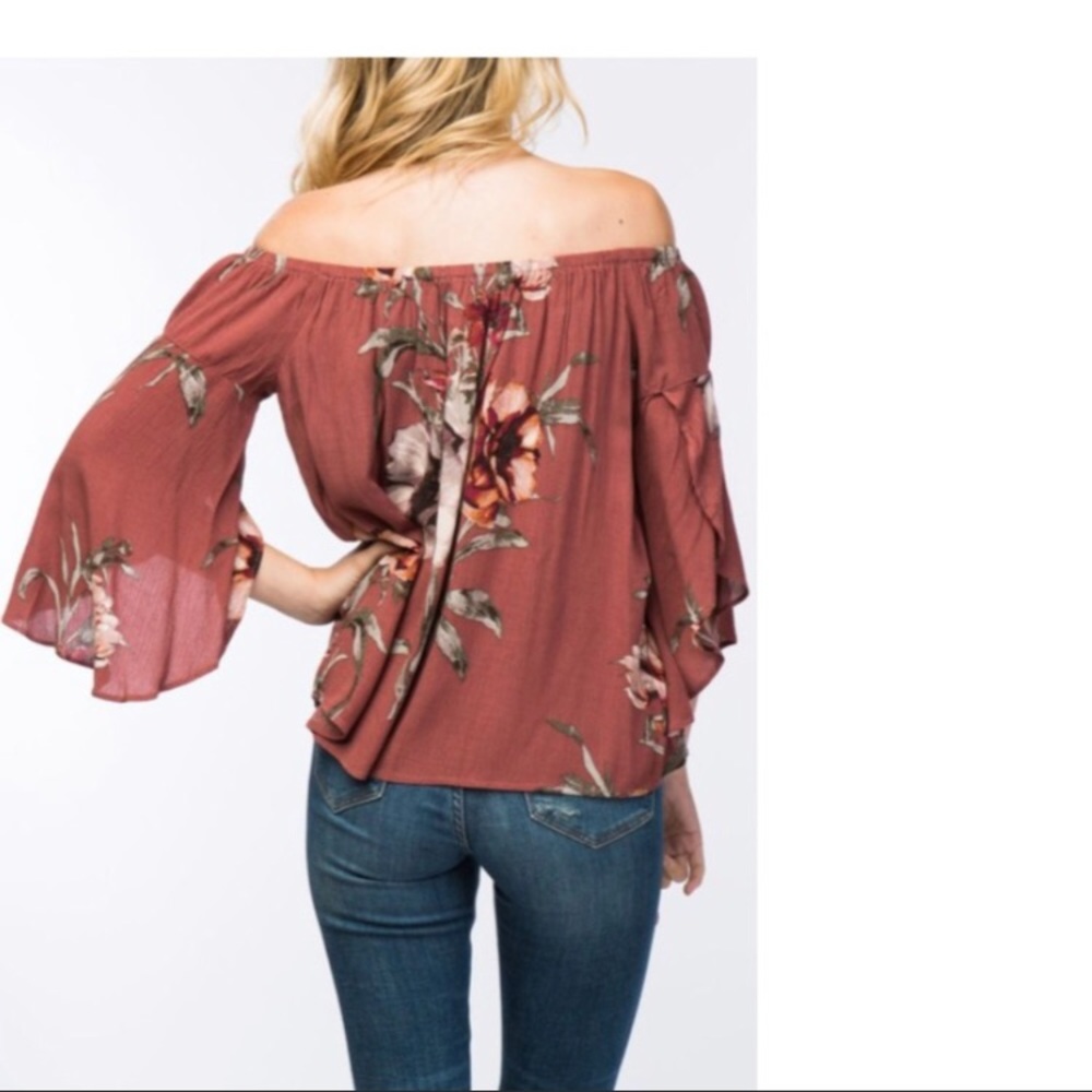 New! Off Shoulder Floral Top - Picture 2 of 3